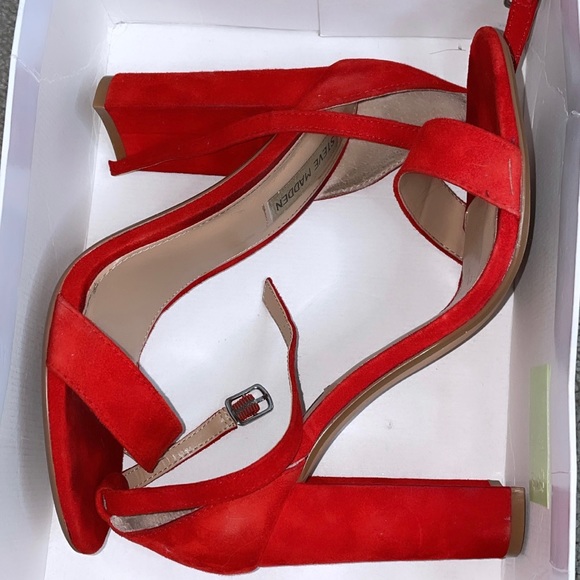 STEVE MADDEN HEELS - Picture 2 of 6